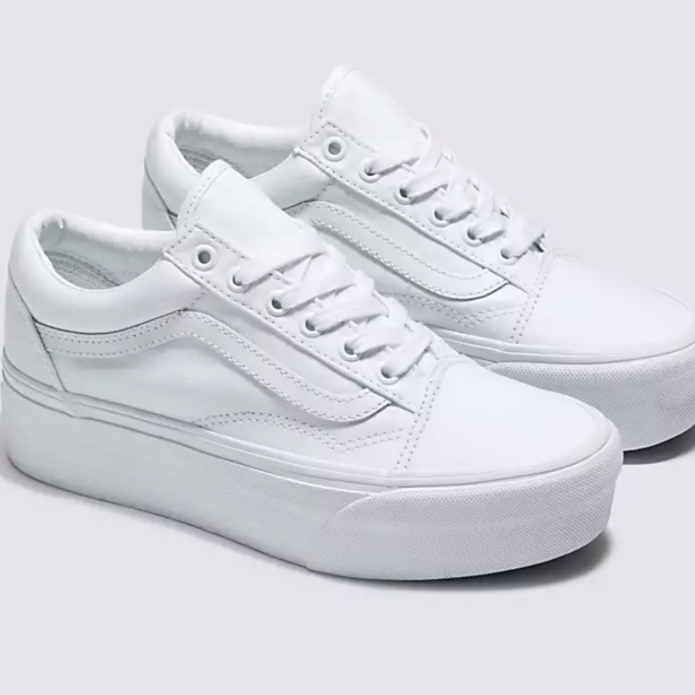 NWOT Vans Old Skool Stackform Shoe